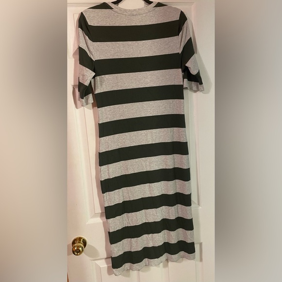 Banana Republic white and green striped T-shirt dress. Size large - Picture 2 of 2